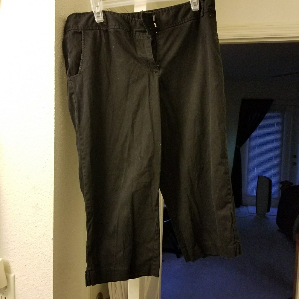 Black capris